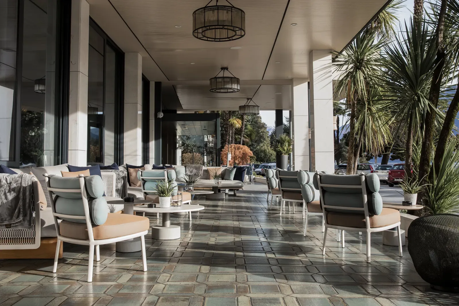 Terraza del restaurante junto al lago