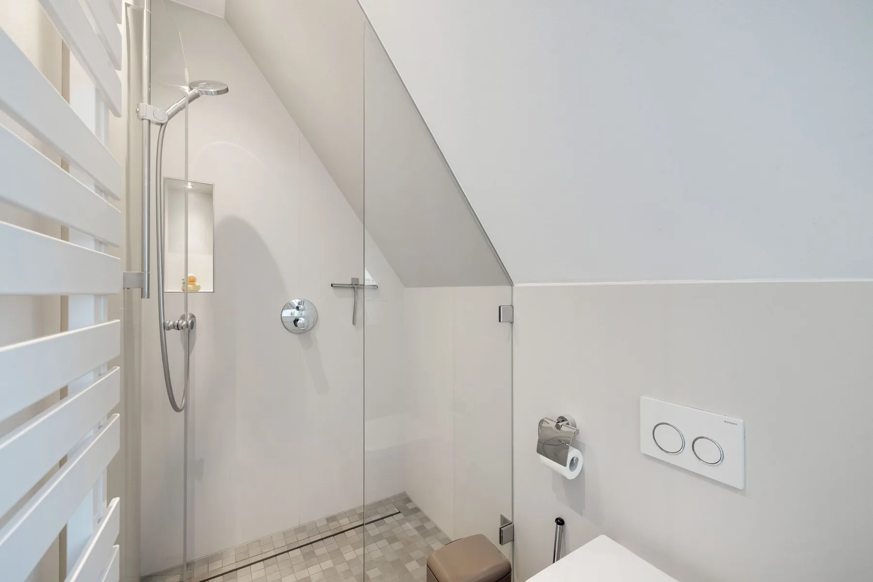 Strandnah gelegenes, sehr komfortables 3-Raum-Appartement im Ober & Dachgeschoss