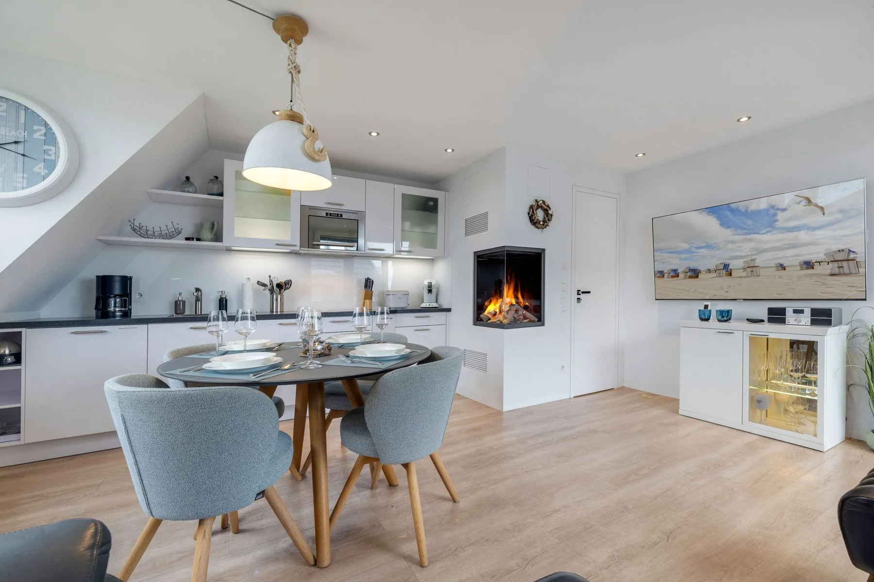 Strandnah gelegenes, sehr komfortables 3-Raum-Appartement im Ober & Dachgeschoss