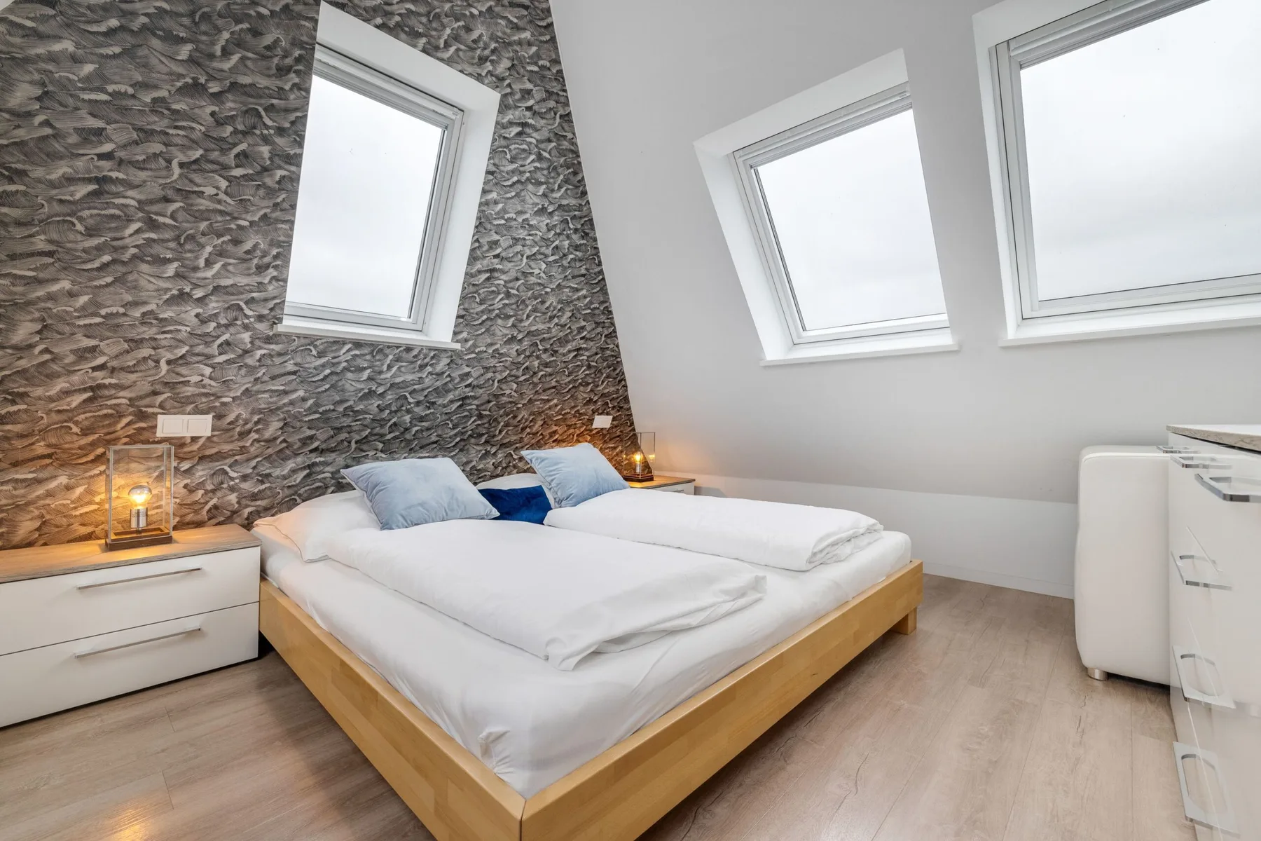 Strandnah gelegenes, sehr komfortables 3-Raum-Appartement im Ober & Dachgeschoss