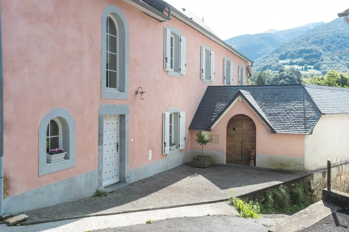 Gîte and mountain surroundings