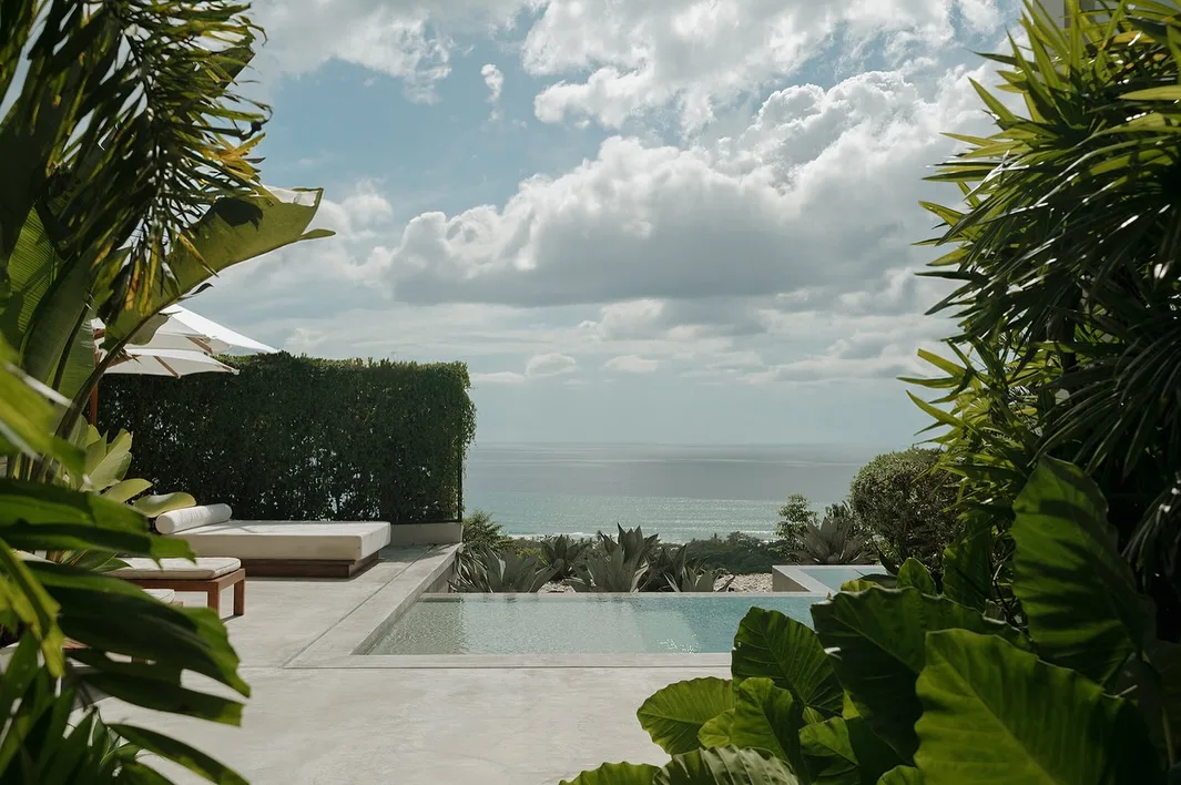 Imágenes de la propiedad Sky House y de una suite para huéspedes