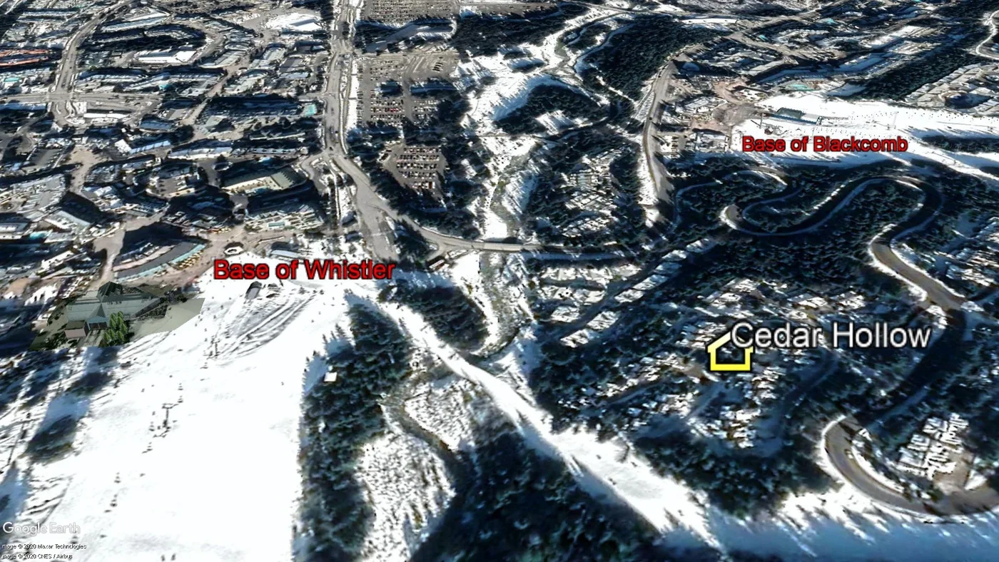 Un mapa aéreo muestra pistas nevadas y caminos que serpentean por una zona montañosa boscosa.