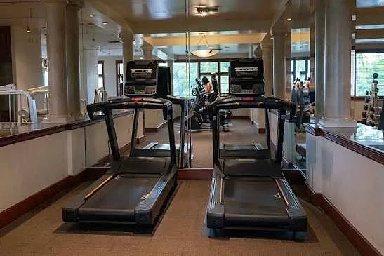 Sala de fitness en el Hotel Exotic Plaza
