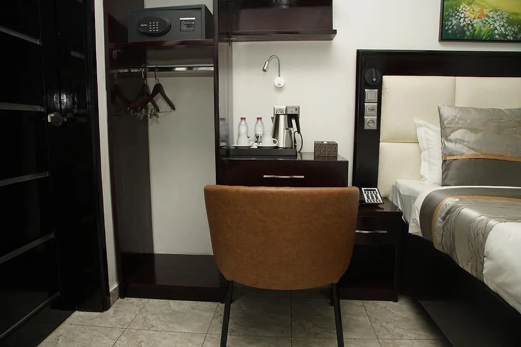 Habitación ejecutiva en el Hotel Exotic Plaza, Douala