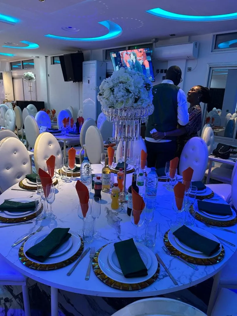 Concursos de belleza, desfiles de moda y eventos en vivo en el Hotel Exotic Plaza