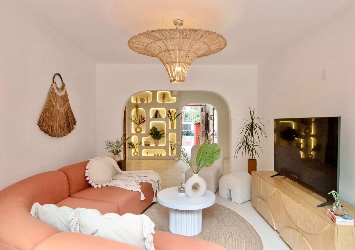 Comfortable 7BR Home with Cozy Terrace