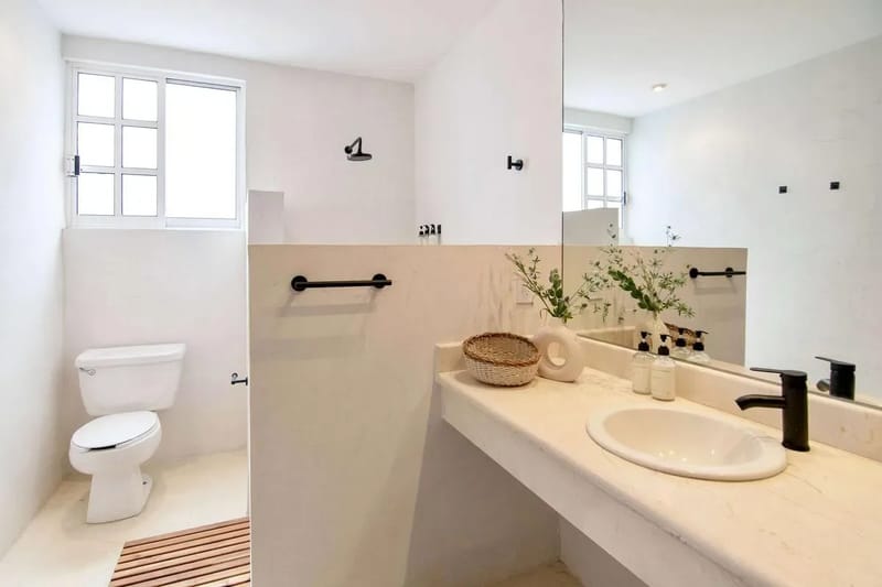 Comfortable 7BR Home with Cozy Terrace