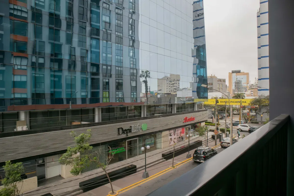 Striking 1BR Duplex in Miraflores