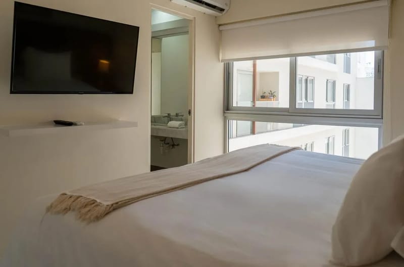 Comfortable 2BR w/ Balcony in Miraflores