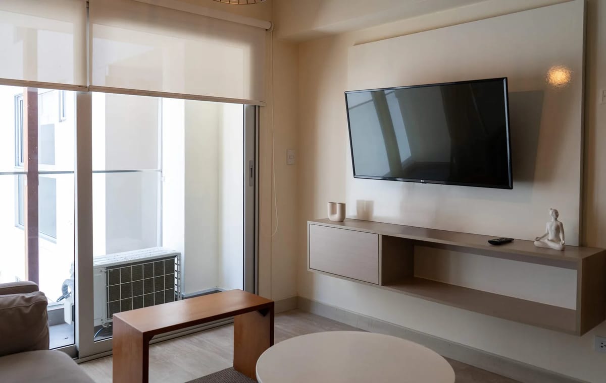 Comfortable 2BR w/ Balcony in Miraflores