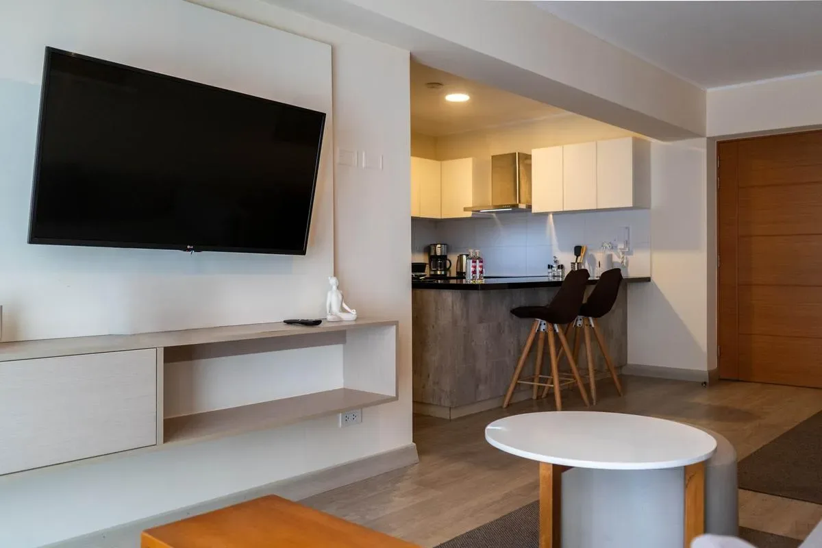Comfortable 2BR w/ Balcony in Miraflores