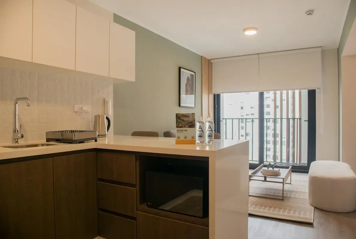 Radiant 1BR w/ Private Balcony in Miraflores