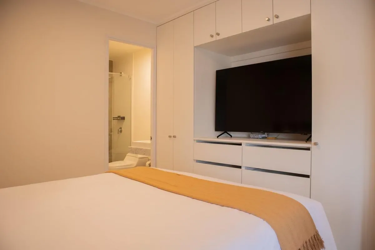 Radiant 1BR w/ Private Balcony in Miraflores