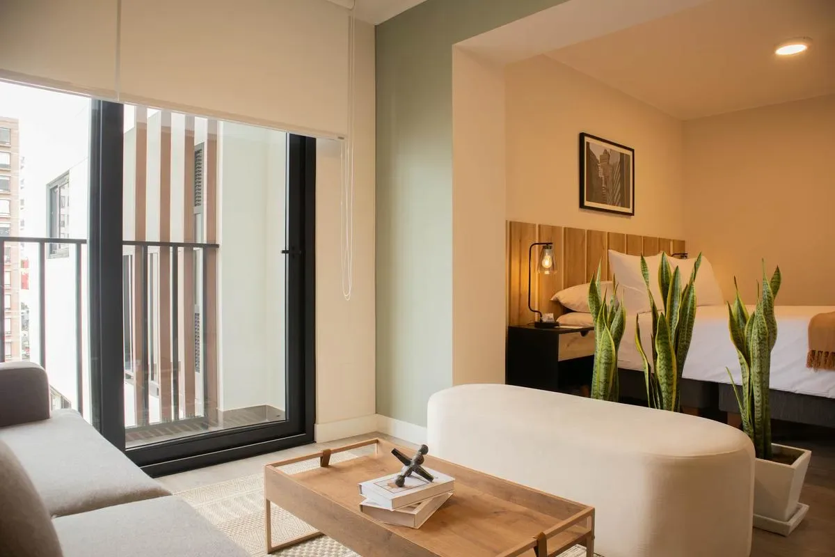 Radiant 1BR w/ Private Balcony in Miraflores