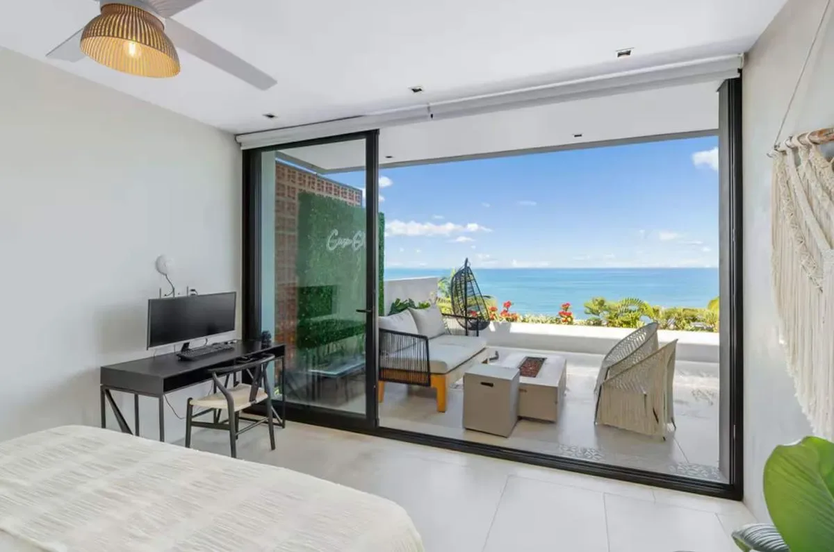 Luxury & Bright 3BR House w/ Infinity Pool