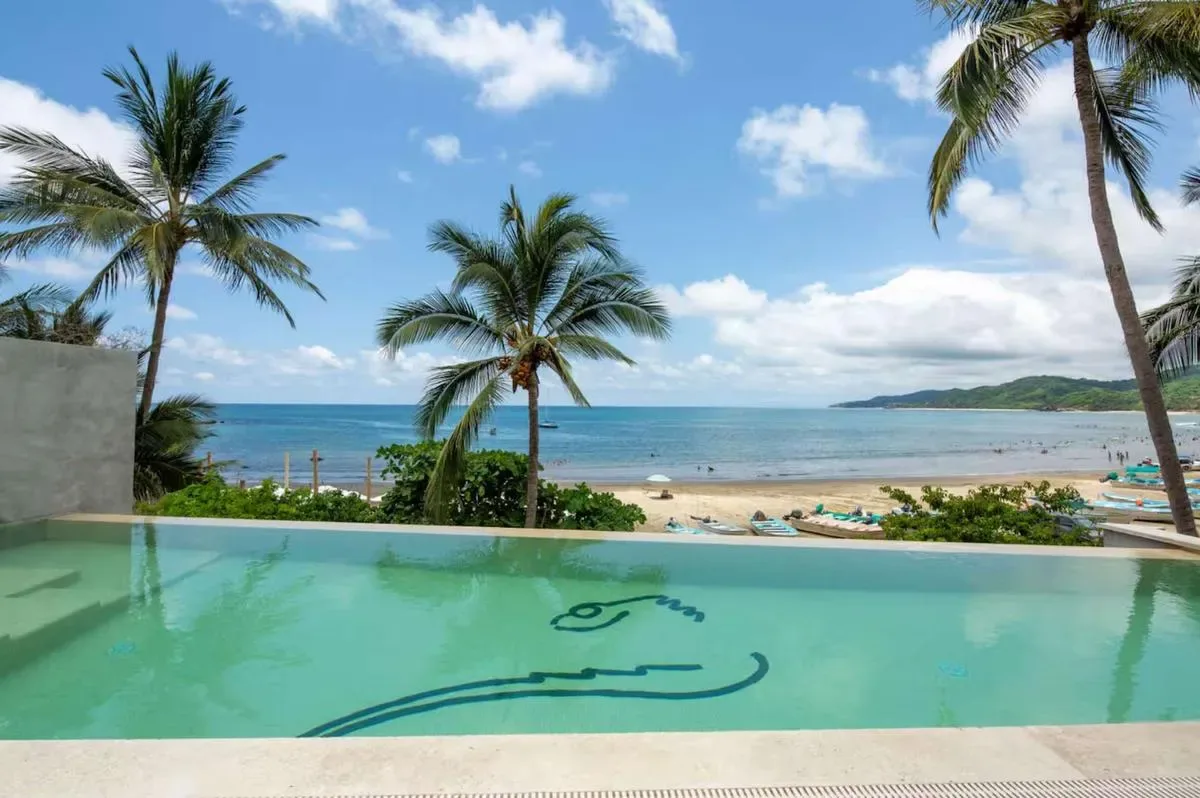 Luxury & Bright 3BR House w/ Infinity Pool