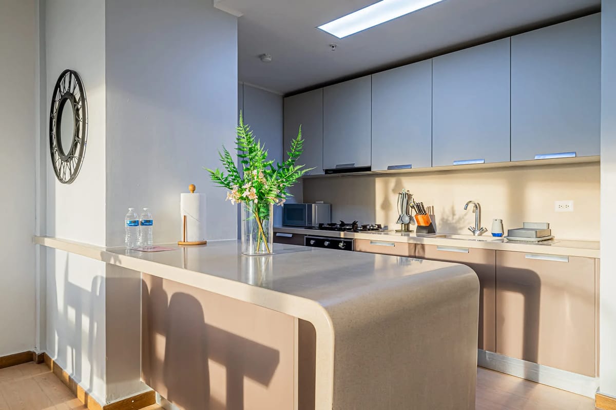 Airy 2BR in San Francisco w/ Pool