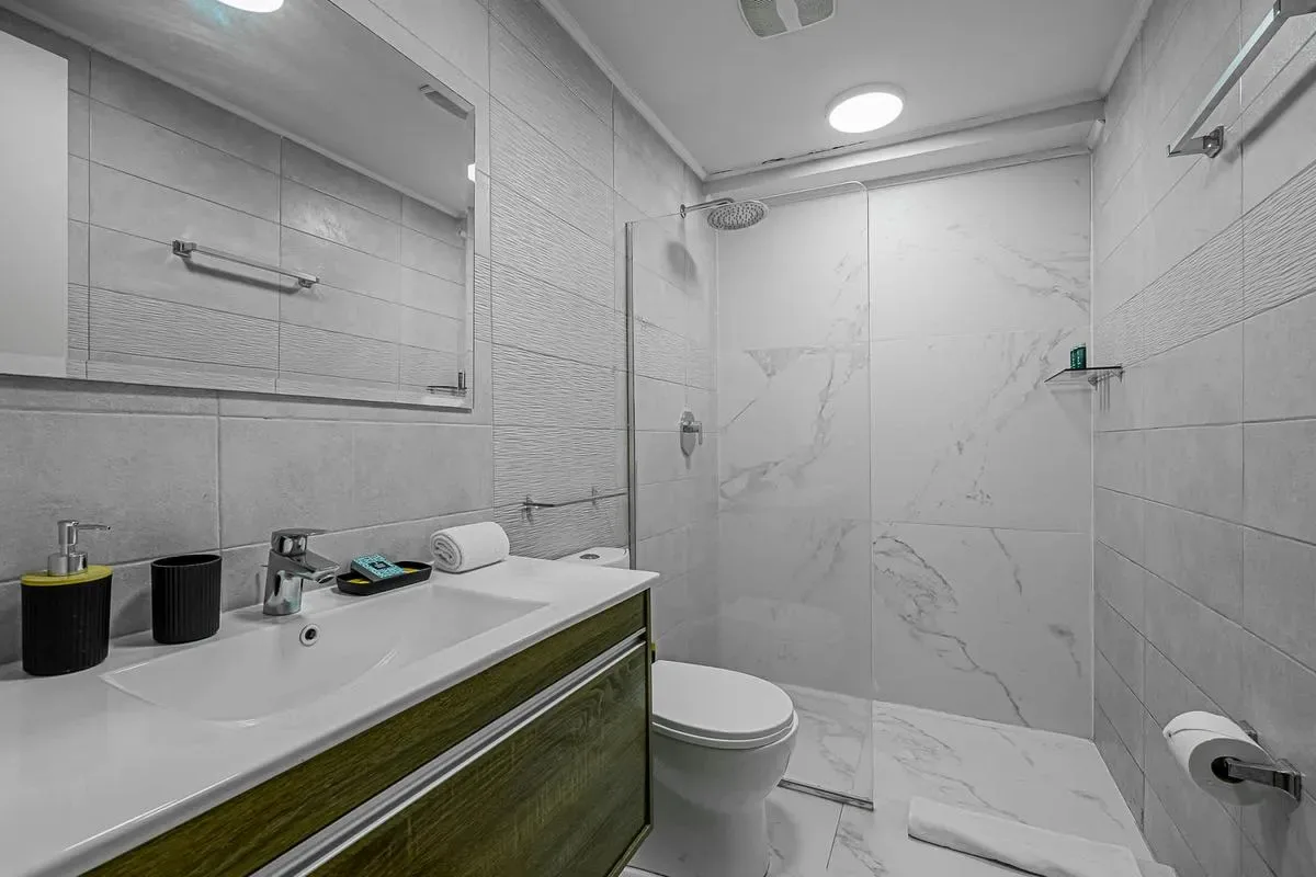 Airy 2BR in San Francisco w/ Pool