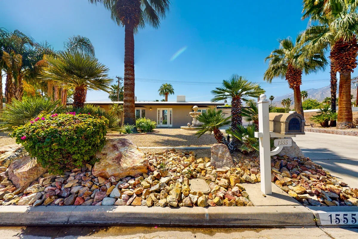 Sunny Dunes Oasis