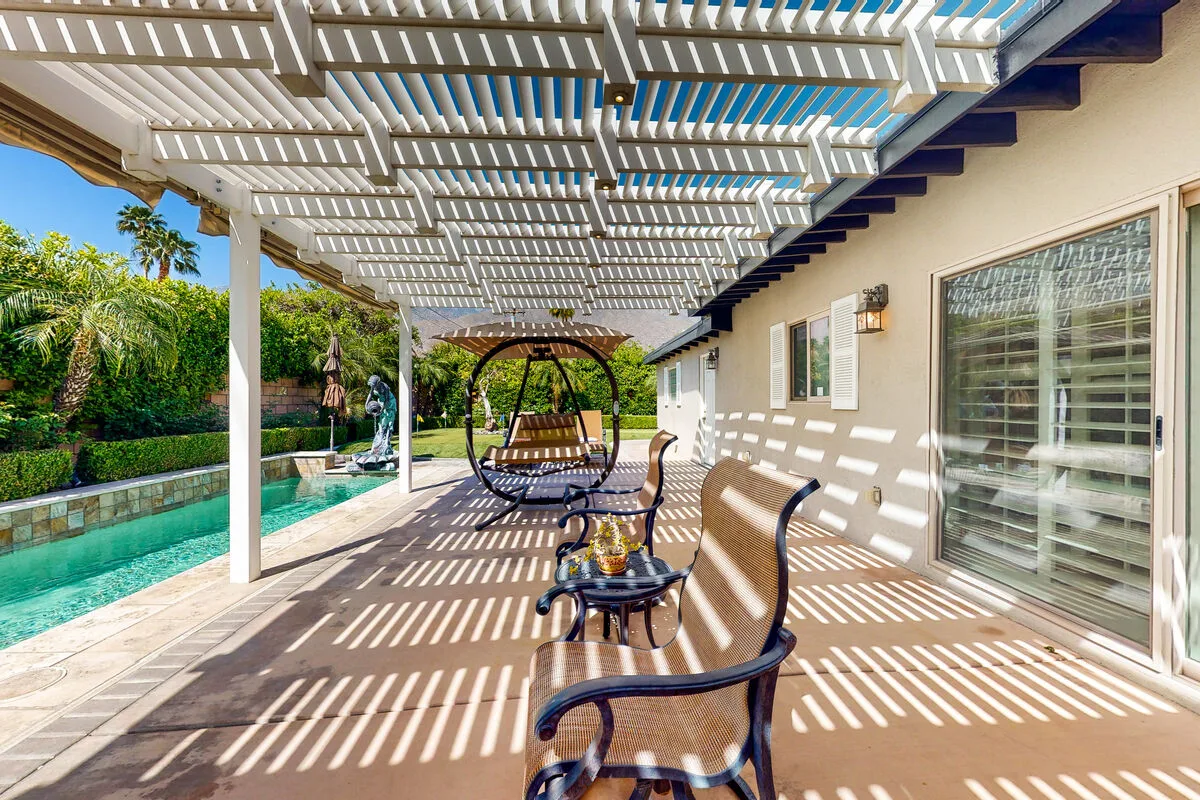 Sunny Dunes Oasis