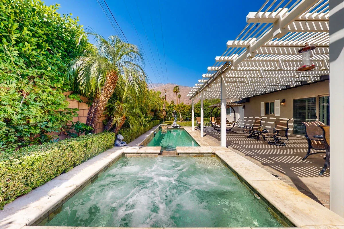 Sunny Dunes Oasis