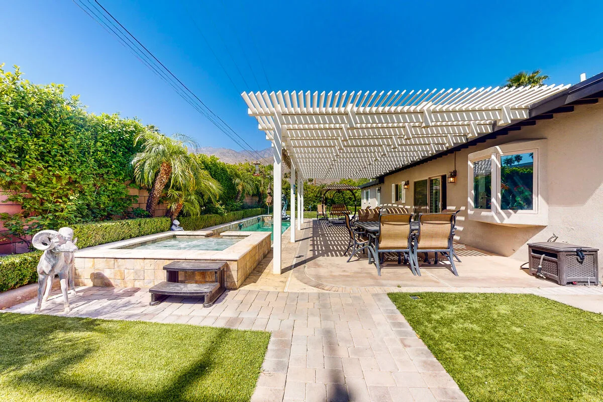 Sunny Dunes Oasis