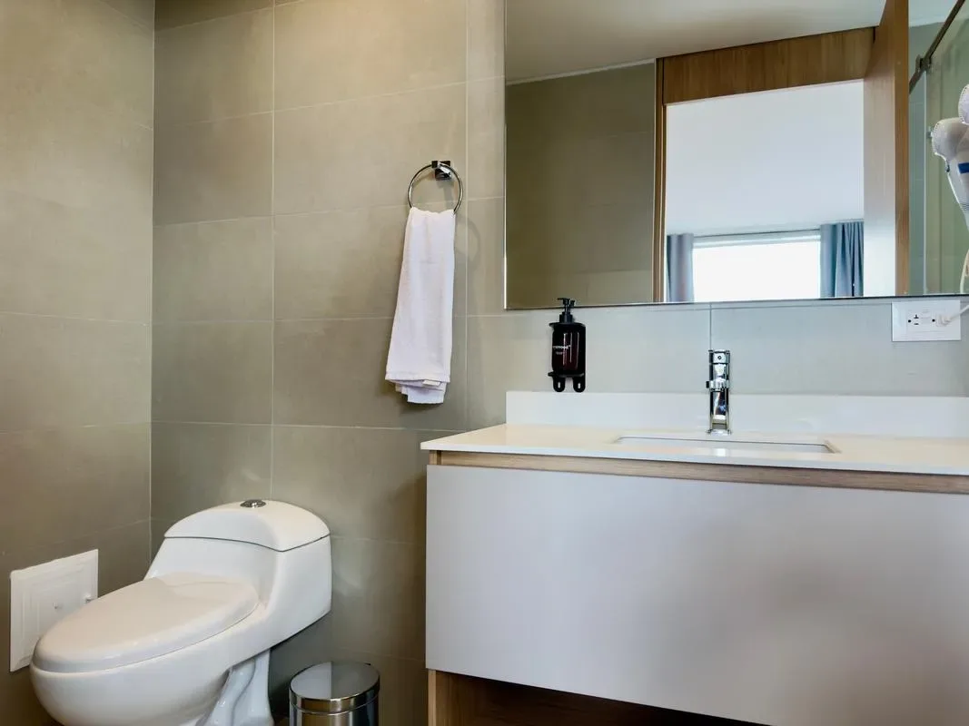 Modern 2BR in Santa Barbara w/ Balcony