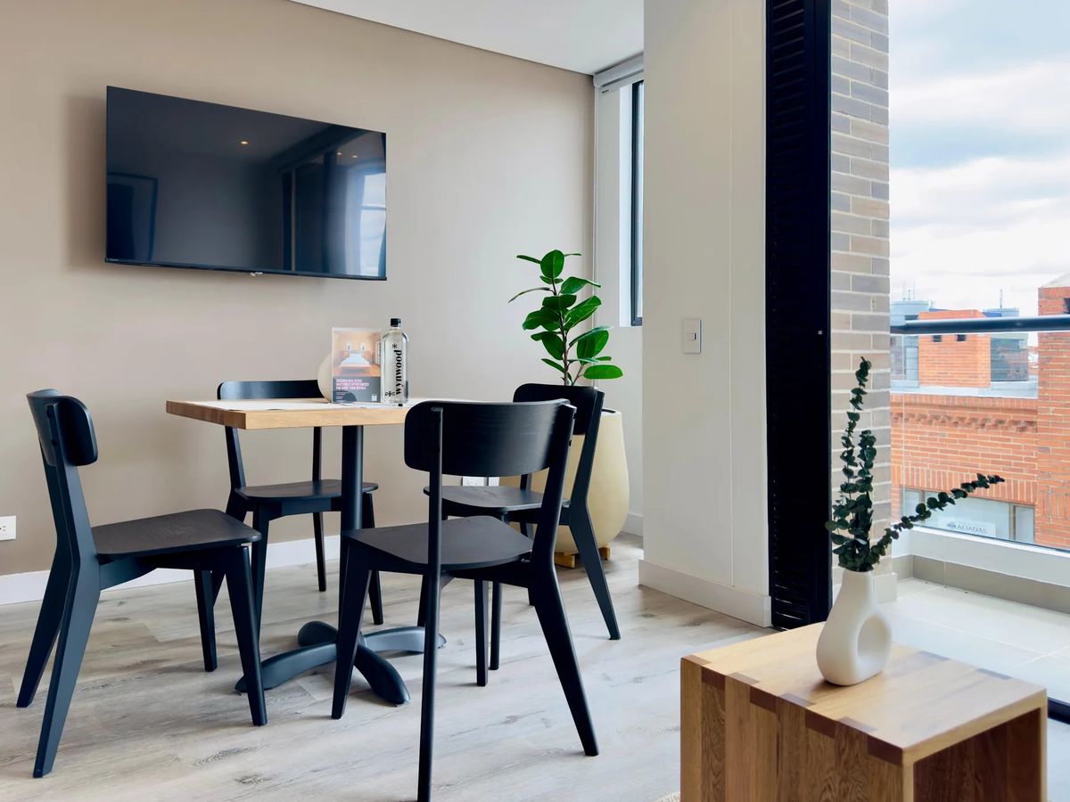 Modern 2BR in Santa Barbara w/ Balcony