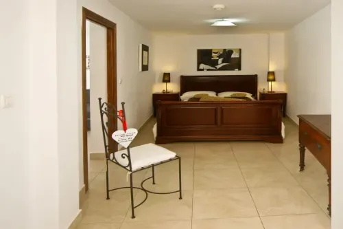 La Casa Hotel & Restaurant