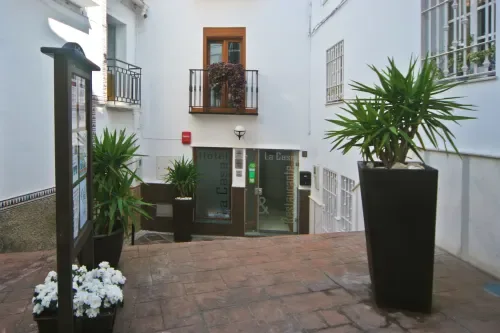 La Casa Hotel & Restaurant