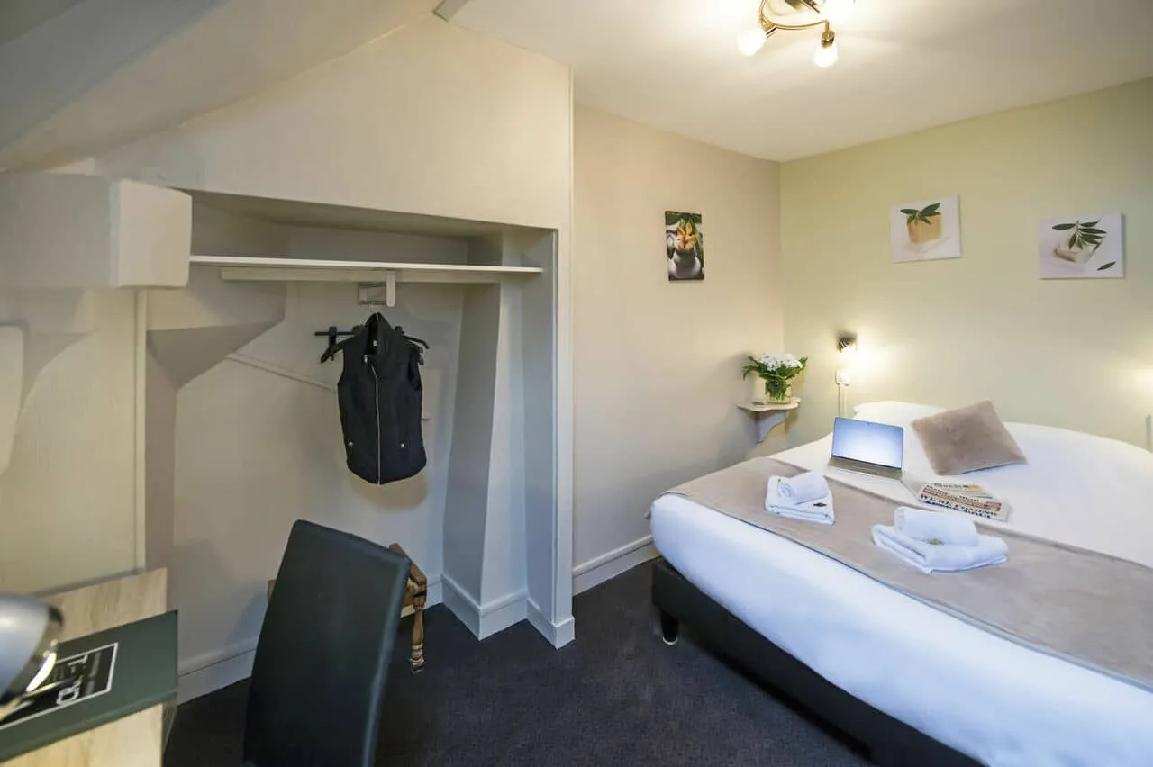 Hotel room for one or two guests