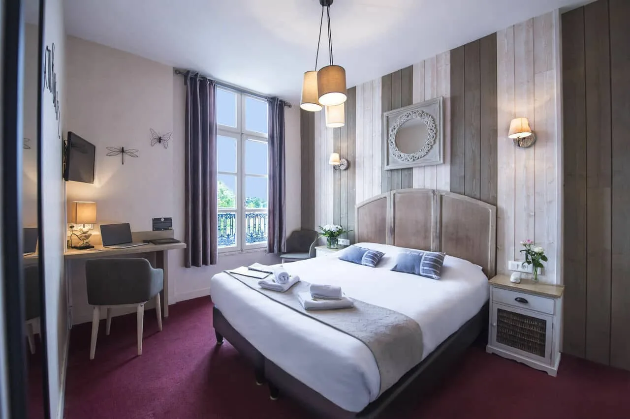 Hotel room for one or two guests