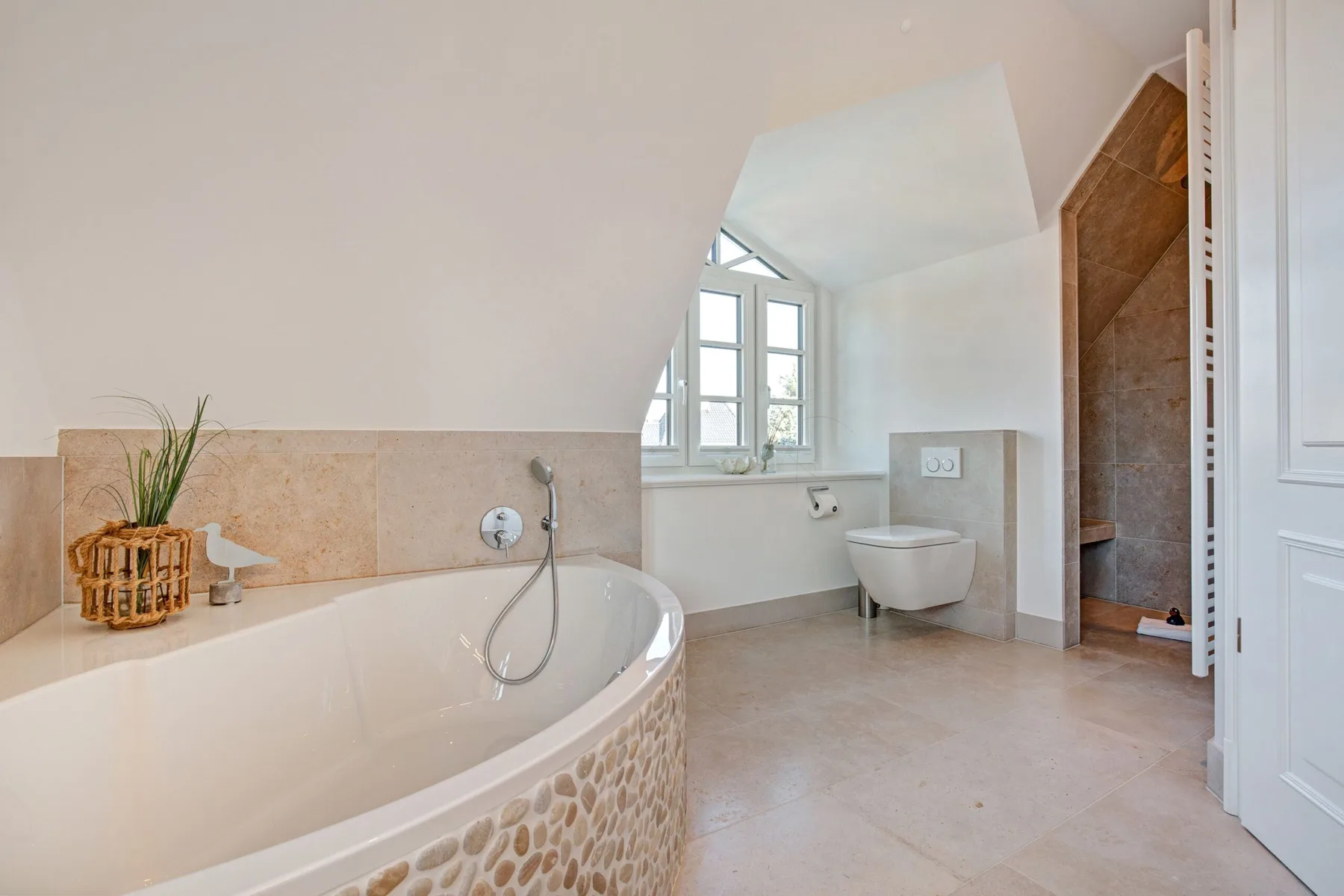 Frisch. Wohltuend anders. Viel Platz. Design & Wellness.
