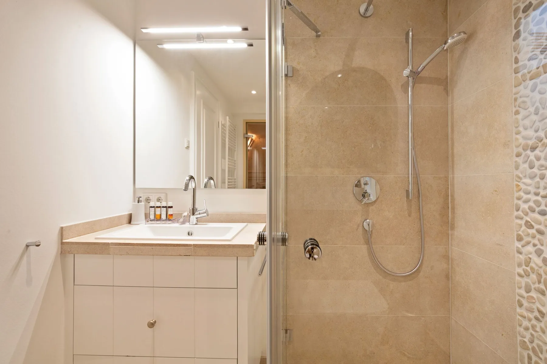 Frisch. Wohltuend anders. Viel Platz. Design & Wellness.