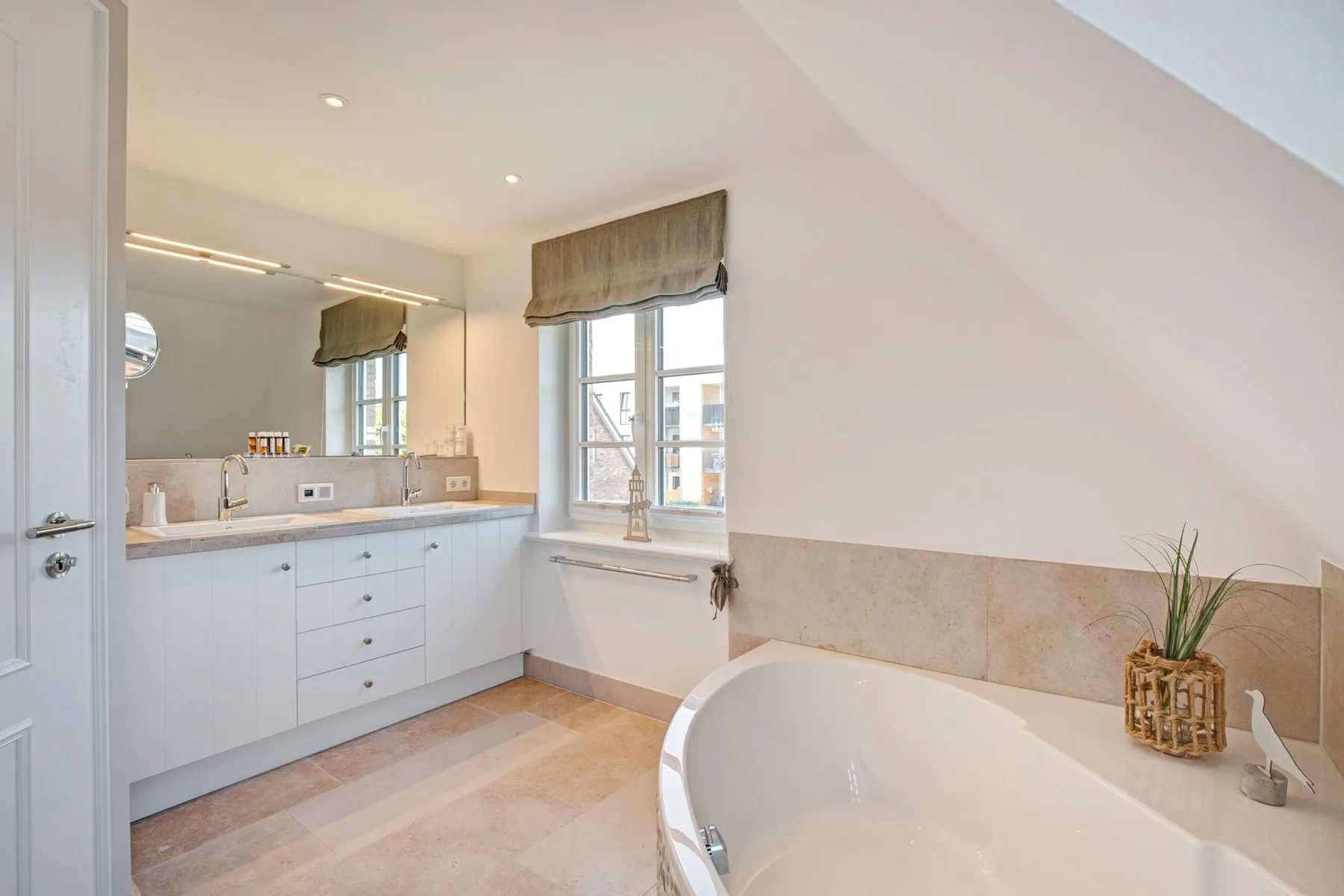 Frisch. Wohltuend anders. Viel Platz. Design & Wellness.