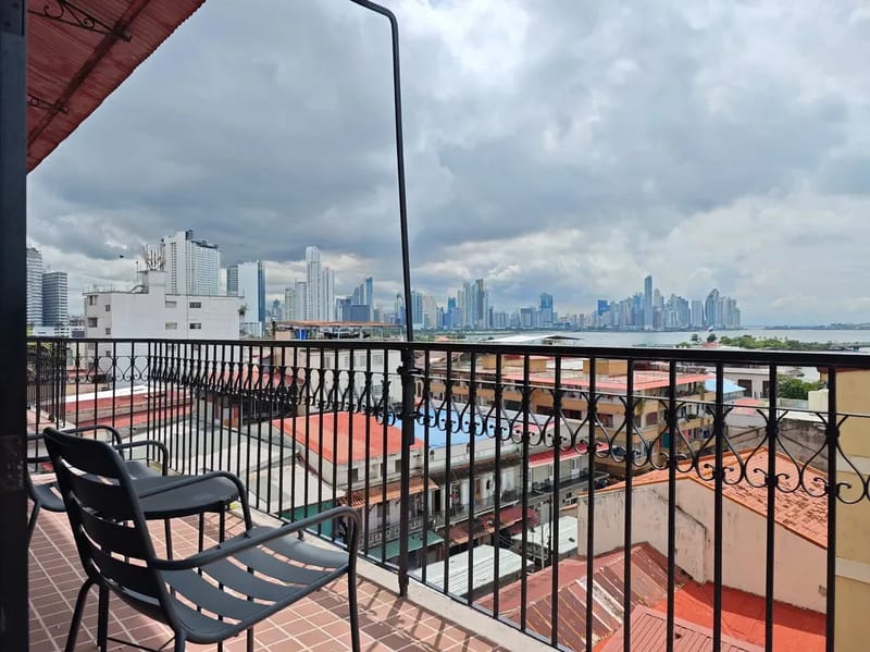 High-end 1BR in Casco Antiguo w/ Balcony