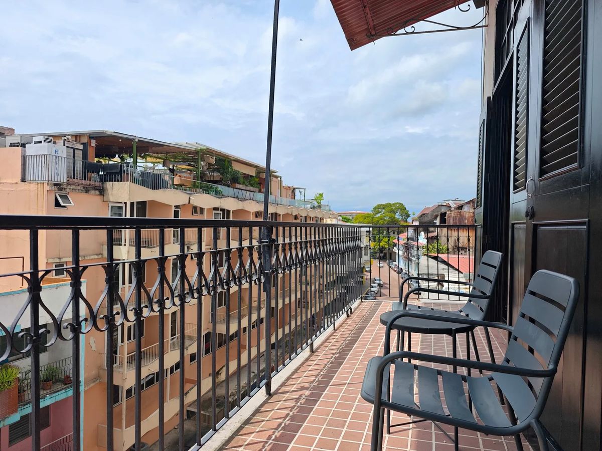 High-end 1BR in Casco Antiguo w/ Balcony