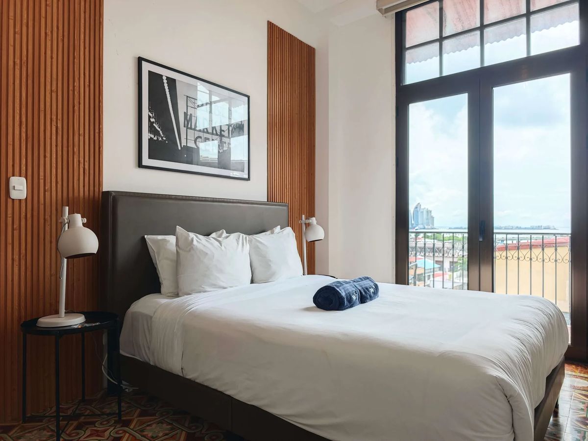 High-end 1BR in Casco Antiguo w/ Balcony