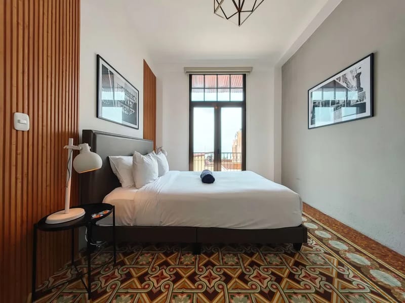 High-end 1BR in Casco Antiguo w/ Balcony