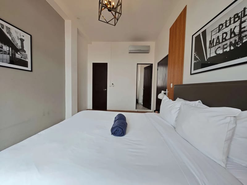 High-end 1BR in Casco Antiguo w/ Balcony
