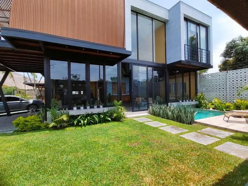Quiet 4BR Villa with Pool & Terrace in Ica