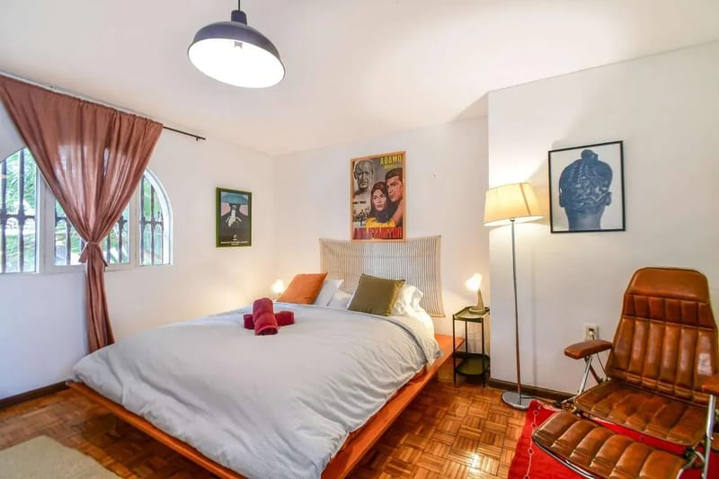 Bright Colonial 5BR House with Balcony