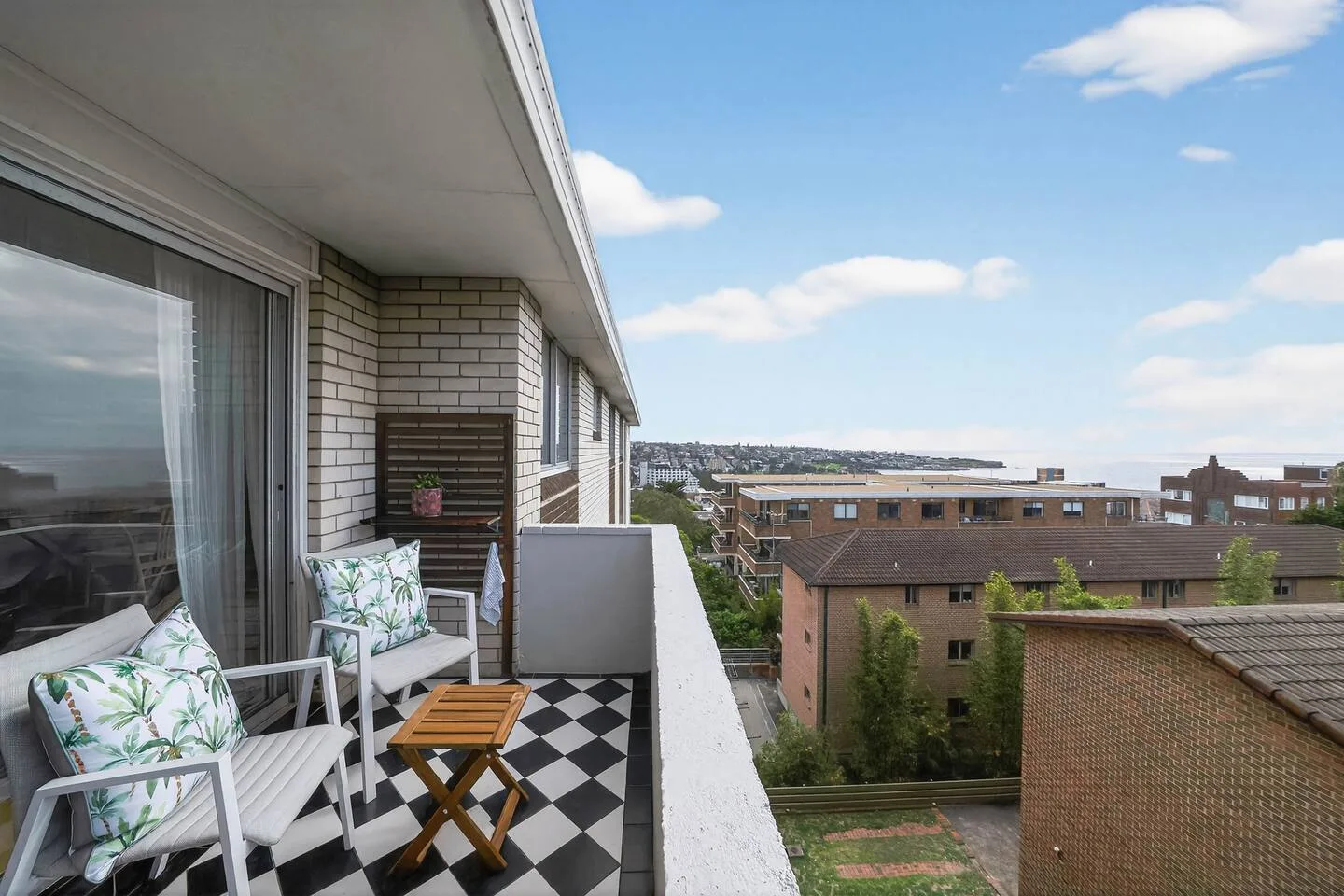 Start your morning on the private balcony, enjoying outdoor seating and ocean outlooks before strolling down to Coogee Beach.