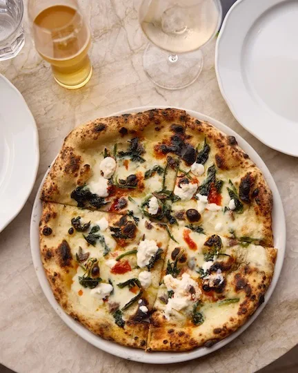Pizza del restaurante de The Royal Hotel.