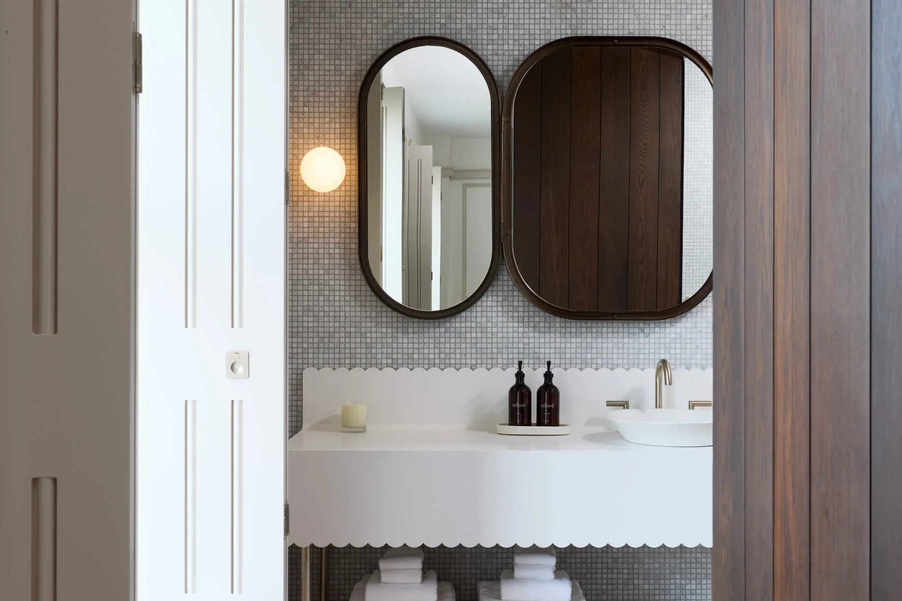 Mueble de lavabo en la suite Royal Gala.