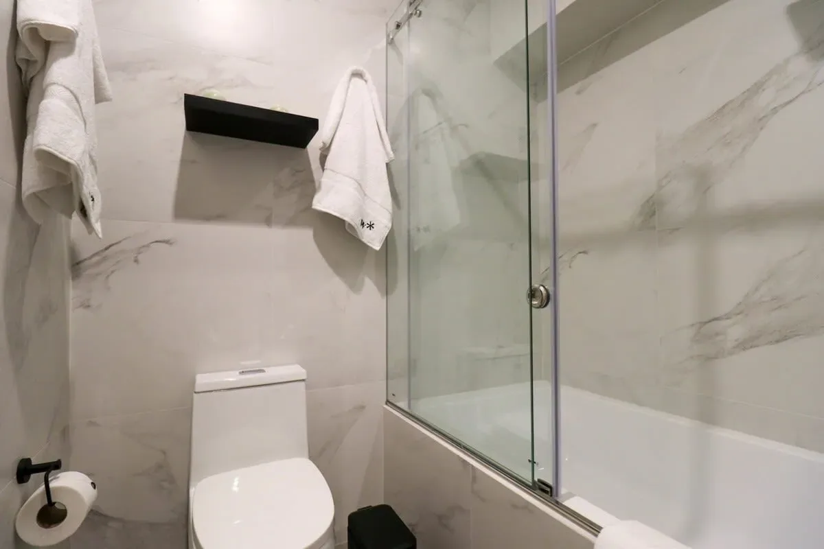 2BR with Balcony in Luxury Building Barranco