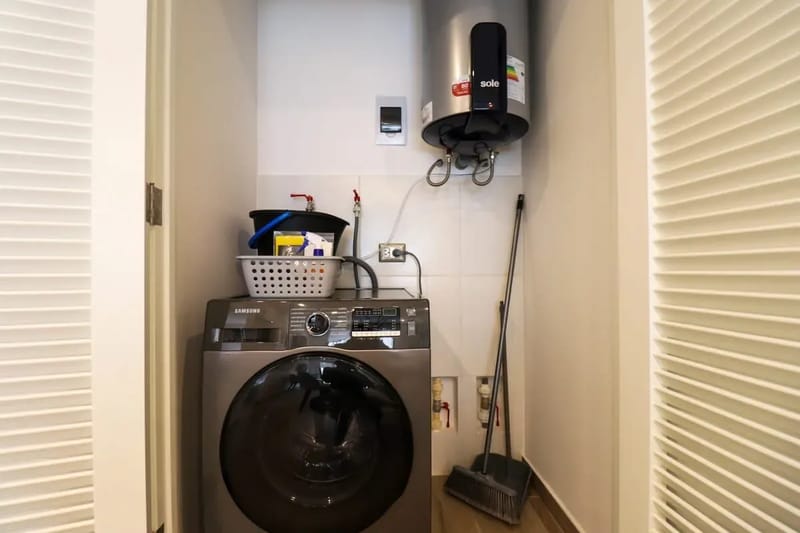 2BR with Balcony in Luxury Building Barranco