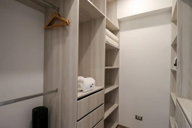 2BR with Balcony in Luxury Building Barranco