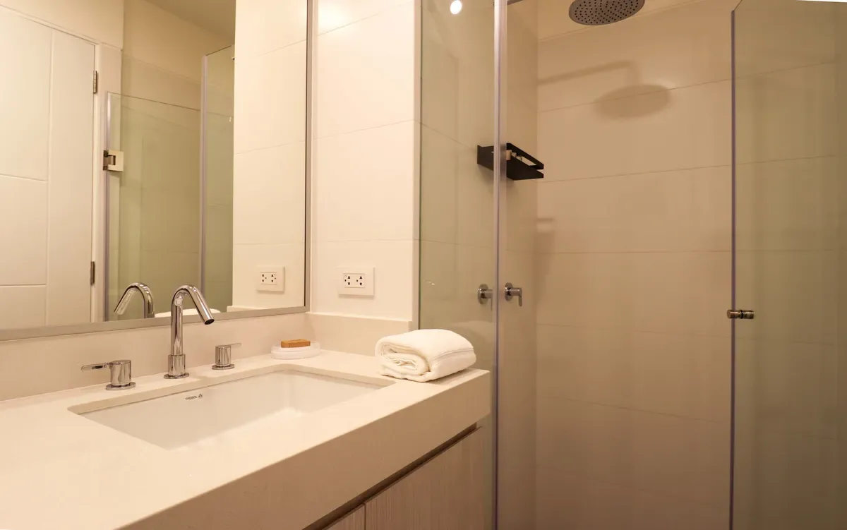 Lovely 2BR w/ Balcony  in Miraflores